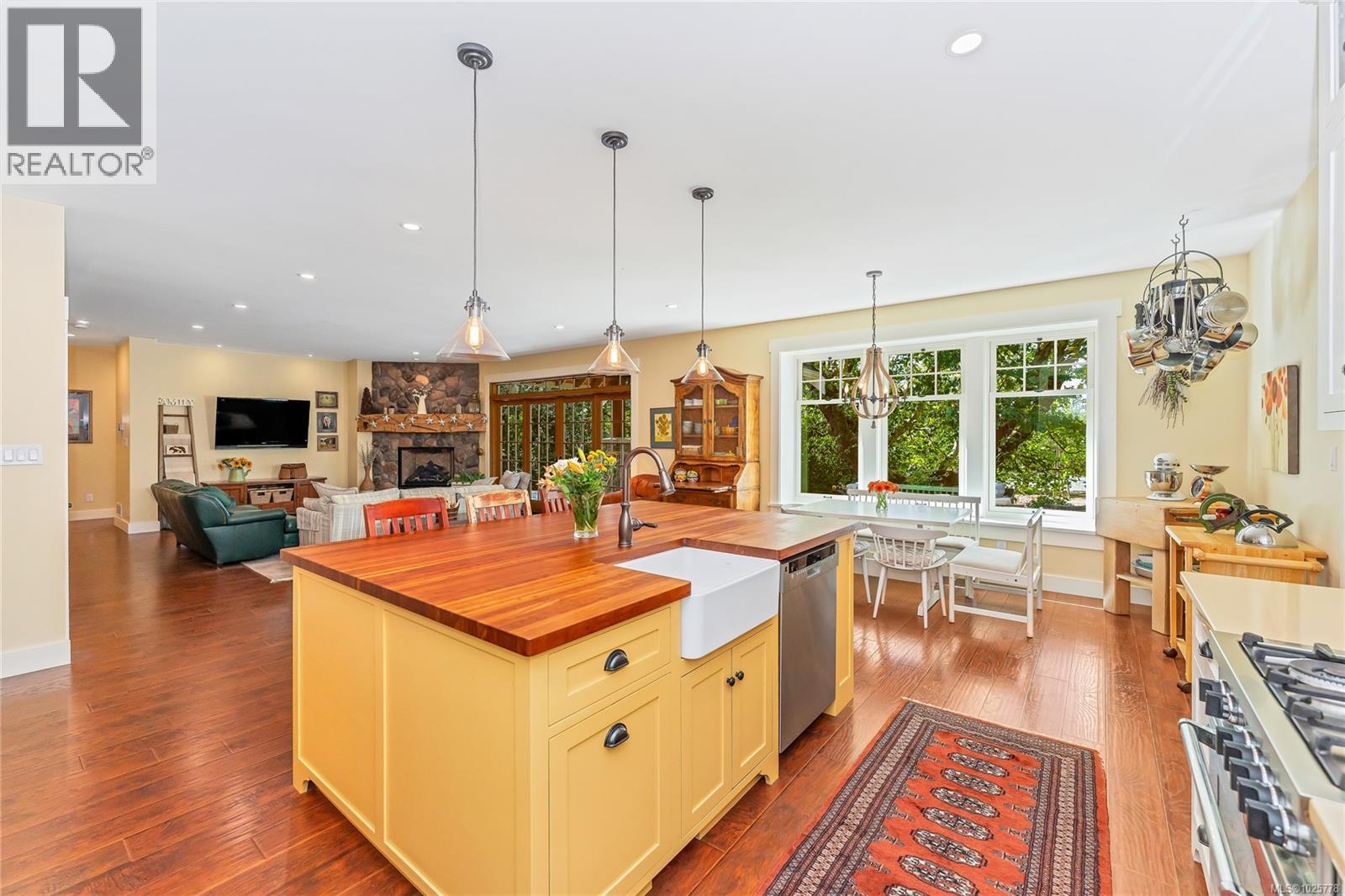 6140 Lakes Rd, Duncan