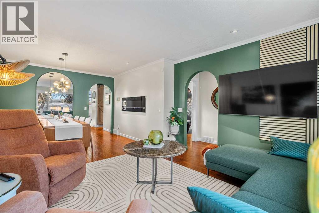 Single Family House Bi-level for Sale in  Montana Drive NW Montgomery Calgary 