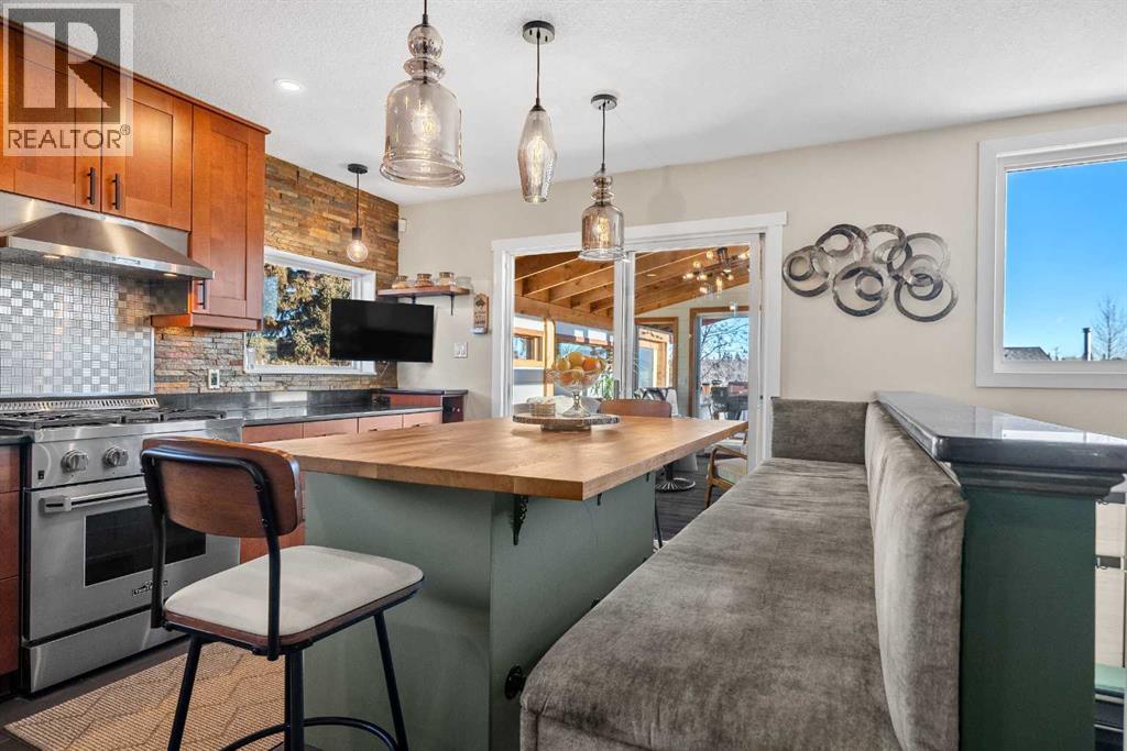 Single Family House Bi-level for Sale in  Montana Drive NW Montgomery Calgary 