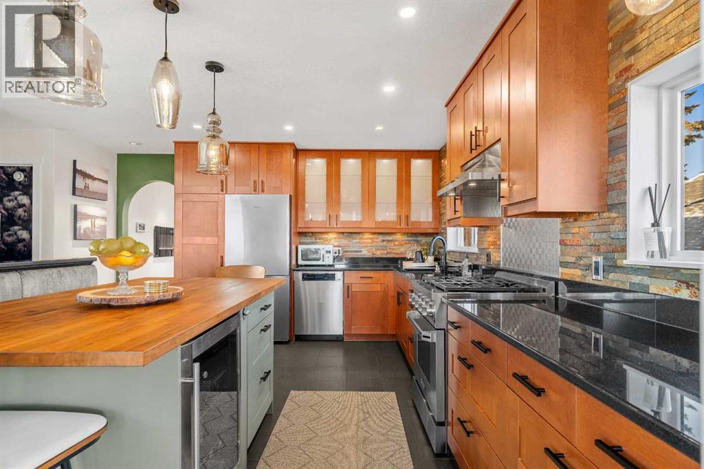 Single Family House Bi-level for Sale in  Montana Drive NW Montgomery Calgary 