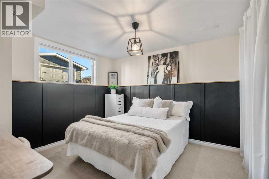 Single Family House Bi-level for Sale in  Montana Drive NW Montgomery Calgary 