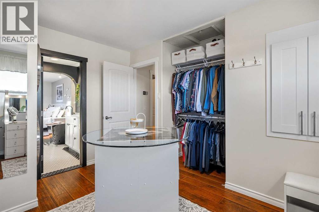 Single Family House Bi-level for Sale in  Montana Drive NW Montgomery Calgary 