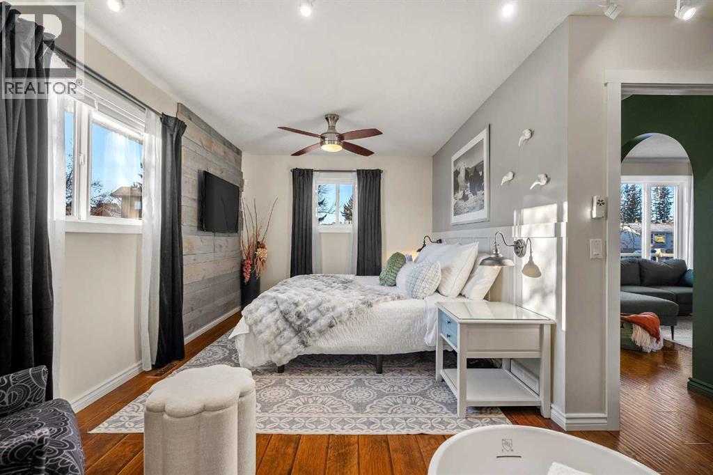 Single Family House Bi-level for Sale in  Montana Drive NW Montgomery Calgary 