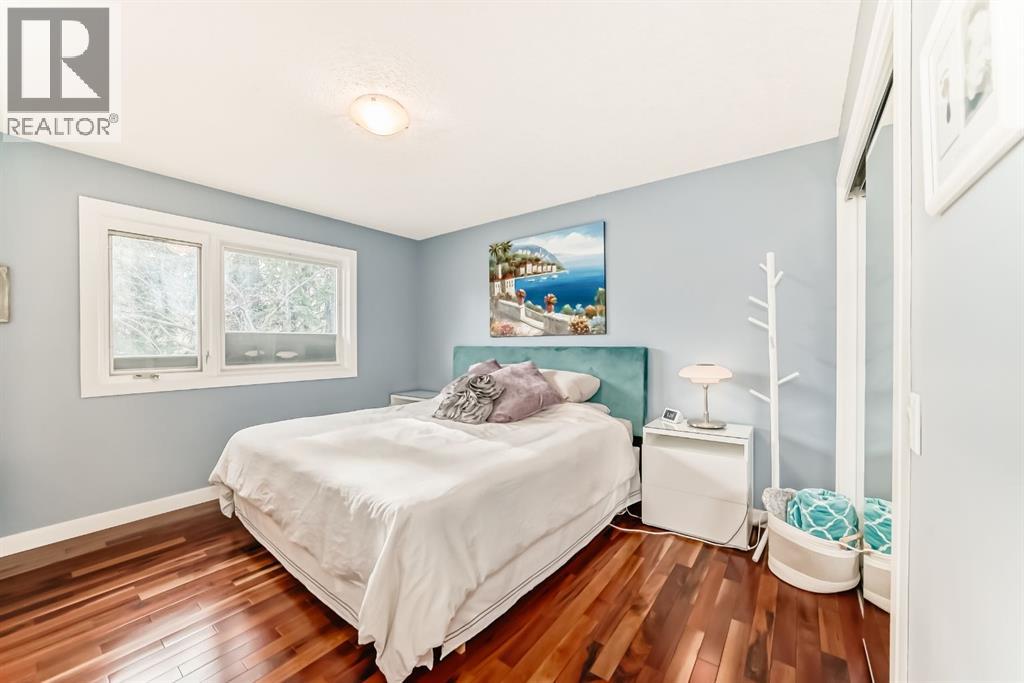 Single Family House Bi-level for Sale in  Varbow Place NW Varsity Calgary 