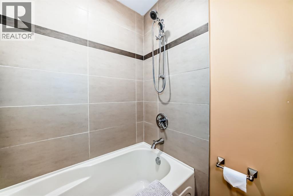 Single Family House Bi-level for Sale in  Varbow Place NW Varsity Calgary 