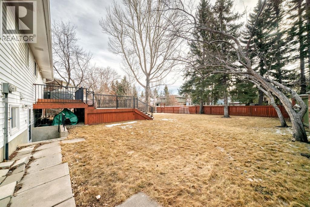 Single Family House Bi-level for Sale in  Varbow Place NW Varsity Calgary 