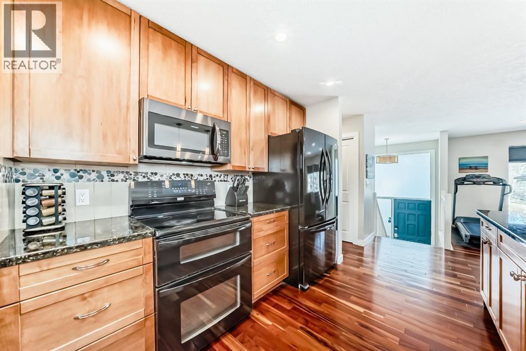 Single Family House Bi-level for Sale in  Varbow Place NW Varsity Calgary 