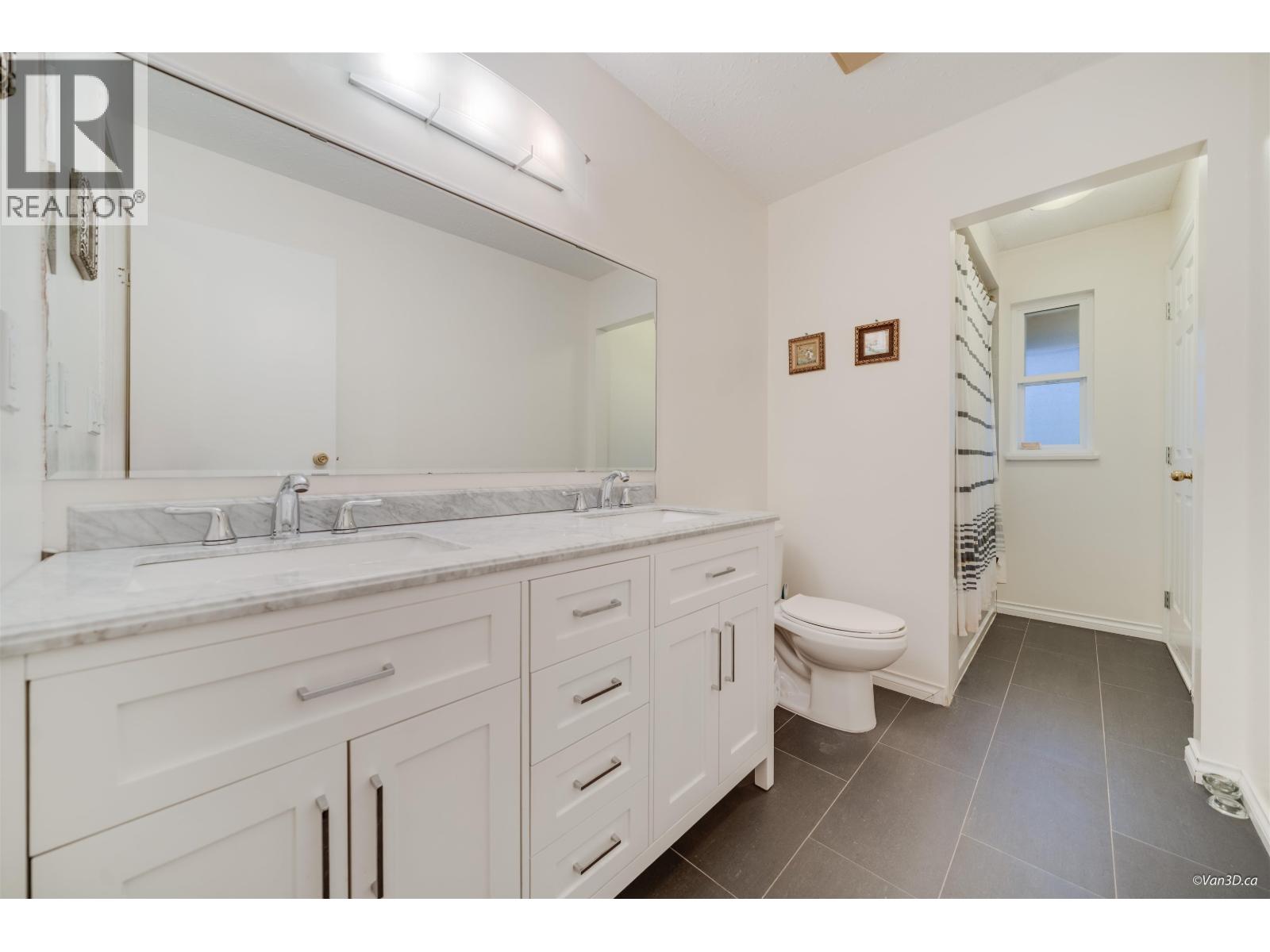 2813 WINDRUM AVENUE, Coquitlam