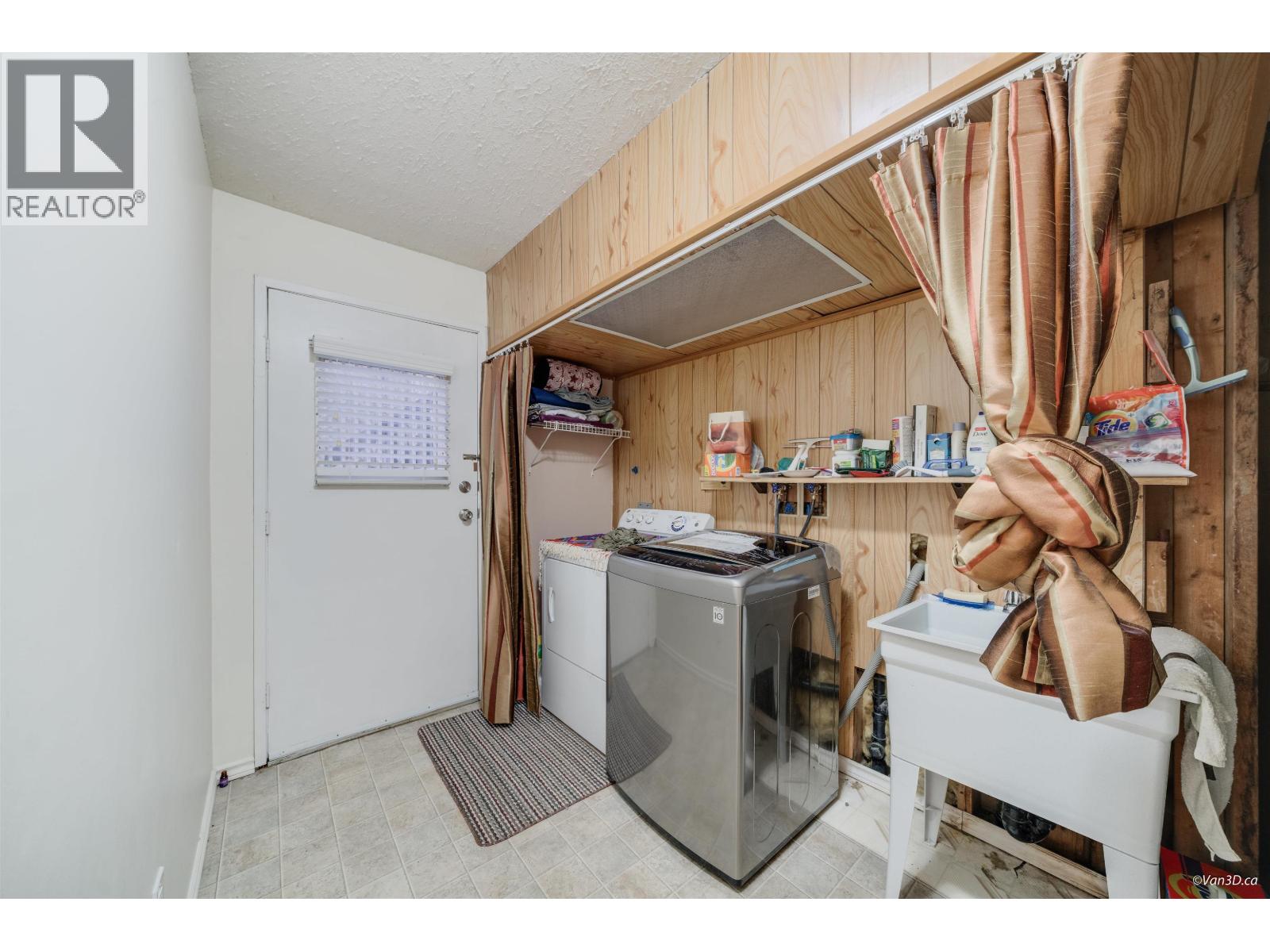 2813 WINDRUM AVENUE, Coquitlam