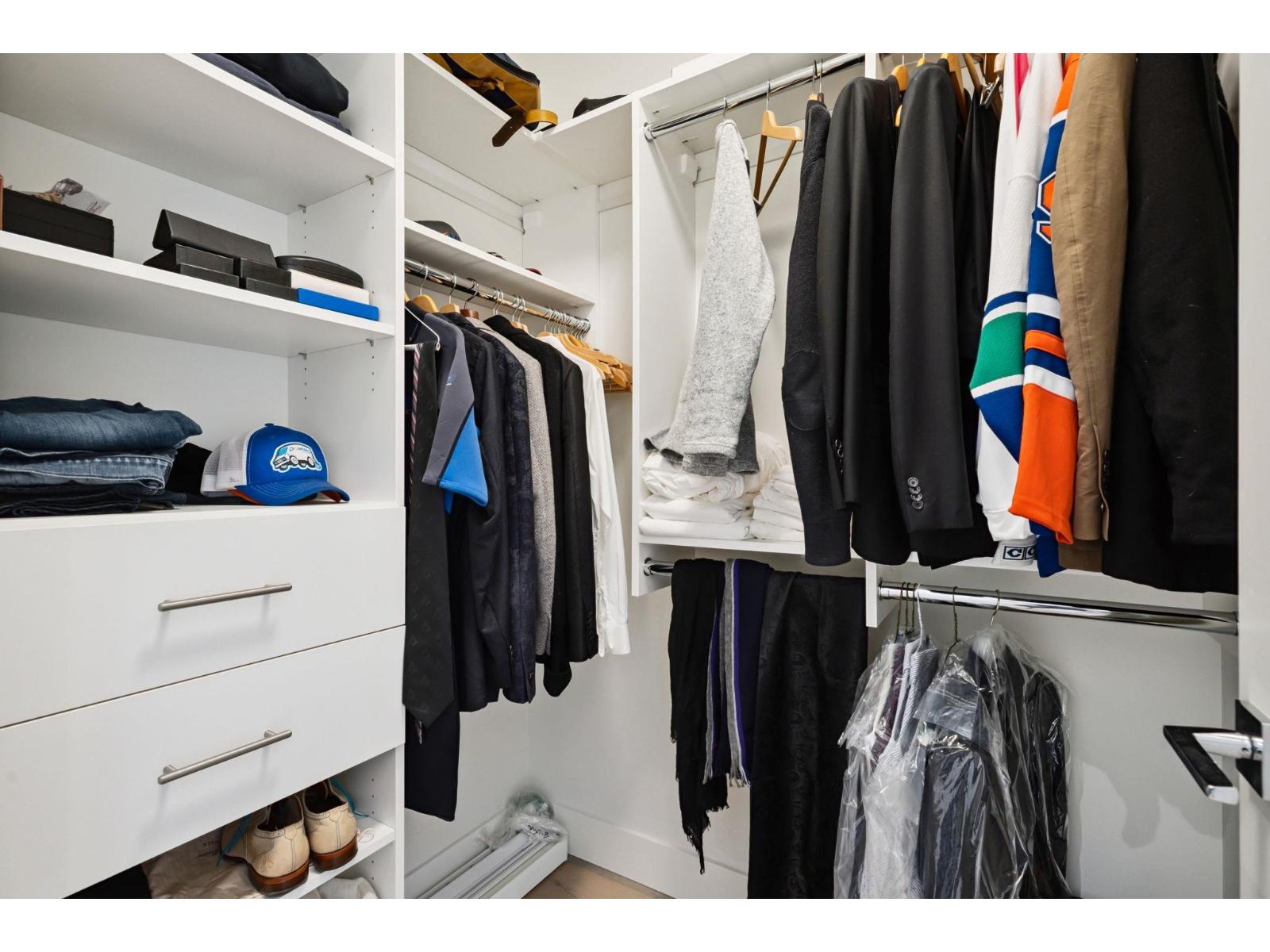 206 23189 FRANCIS AVENUE, Langley