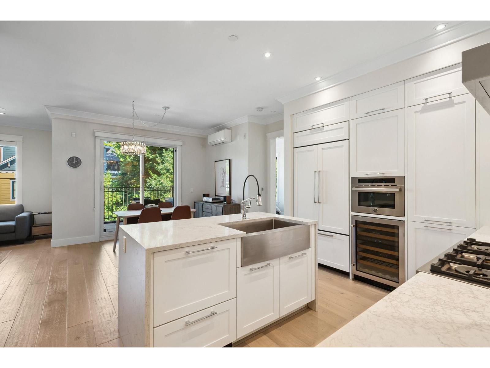 206 23189 FRANCIS AVENUE, Langley