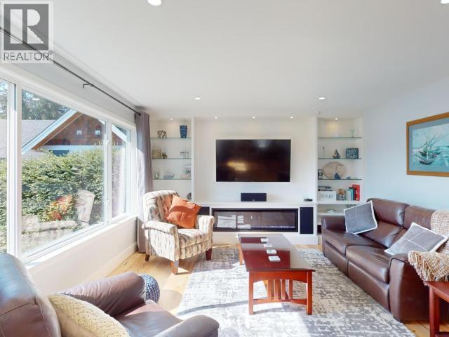 1752 HOLLINGSWORTH ROAD, Powell River