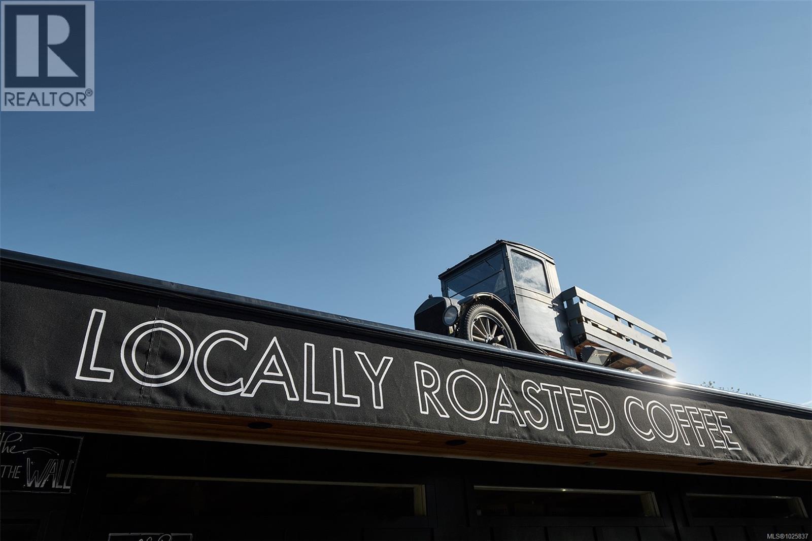 202 3839 Quadra Street, Saanich