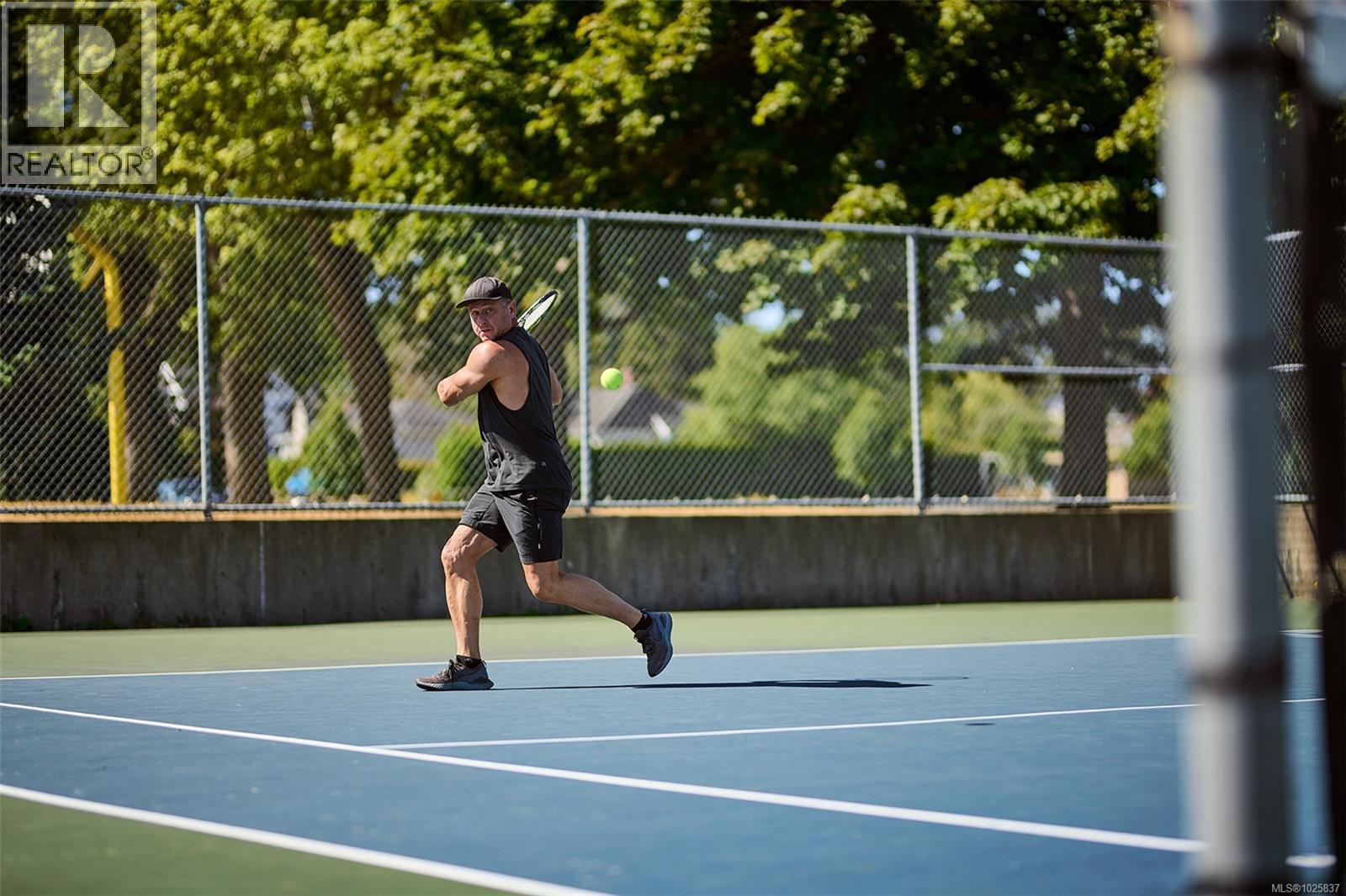 202 3839 Quadra Street, Saanich