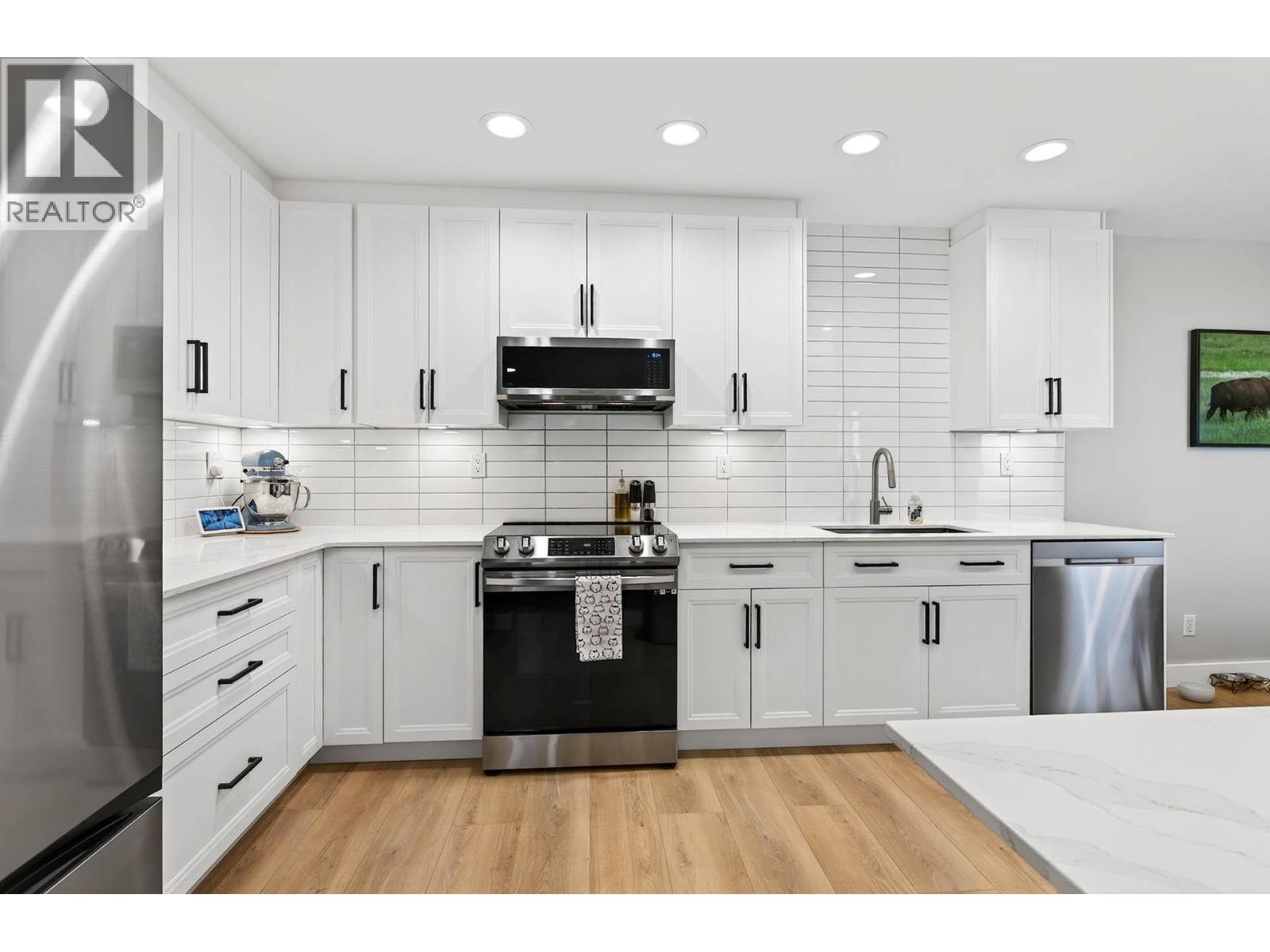 537 GLENEAGLES Drive, Kamloops