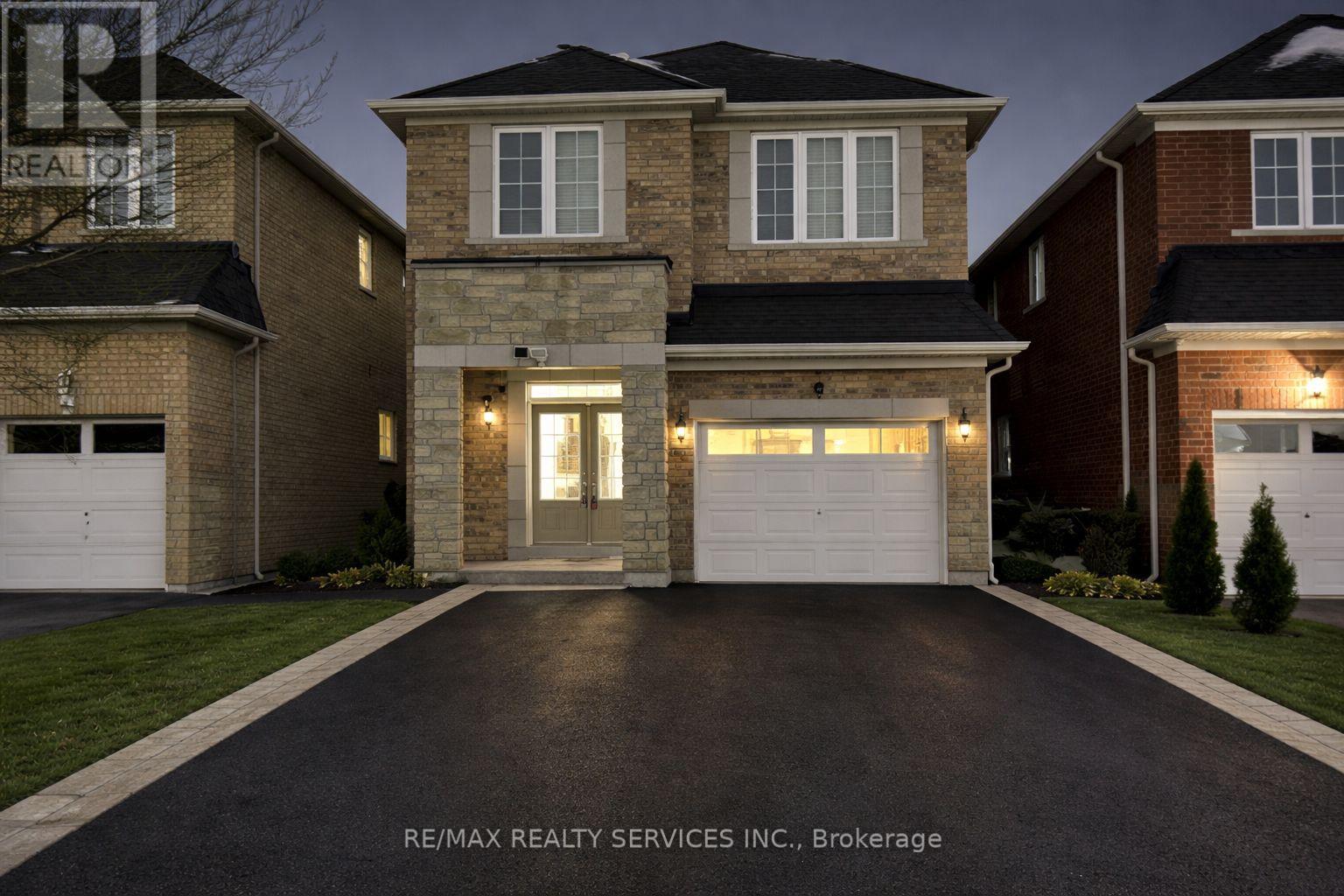 26 RED ASH COURT - Photo 2 of 11, Brampton (Northwood Park), Ontario