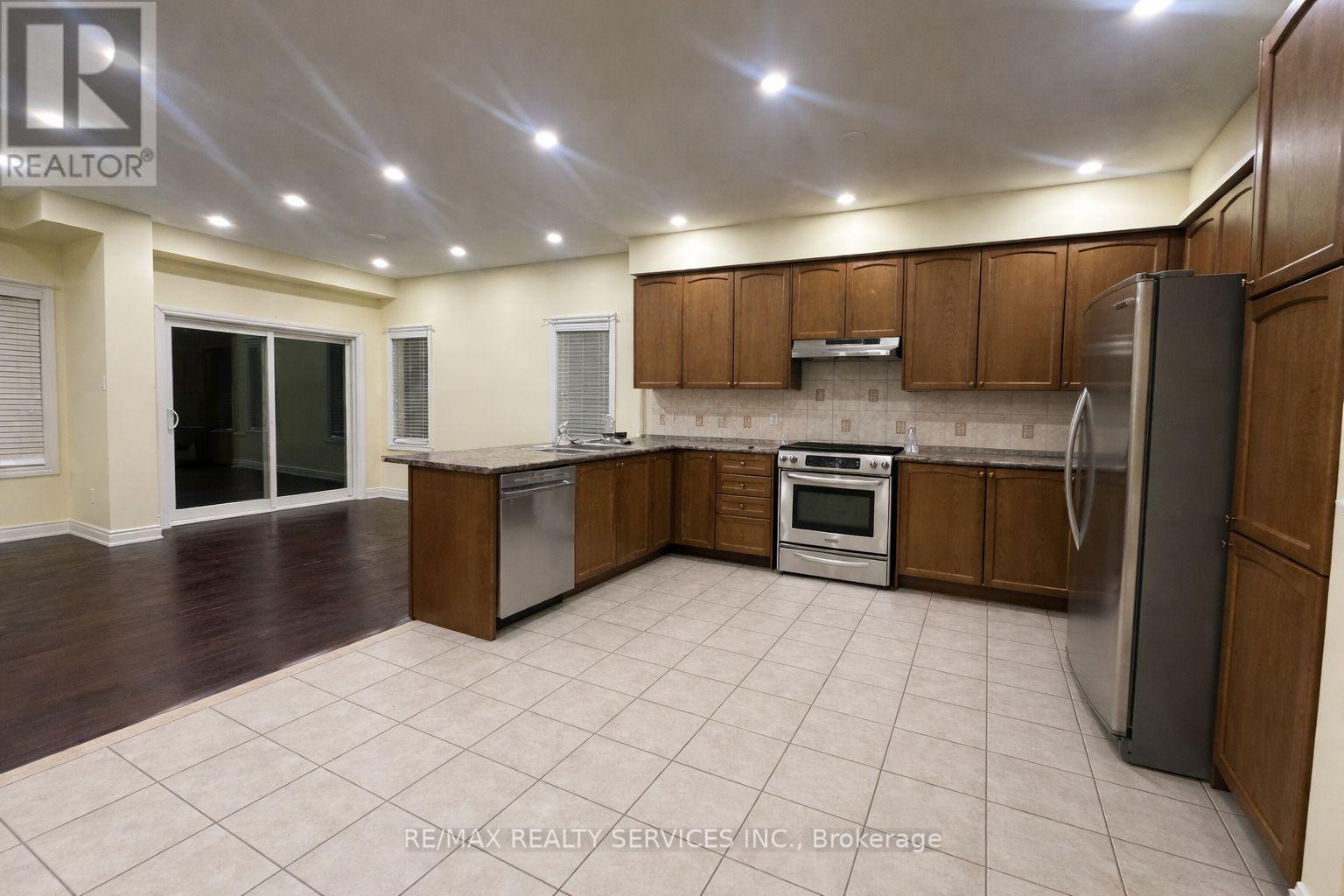 26 RED ASH COURT - Photo 5 of 11, Brampton (Northwood Park), Ontario