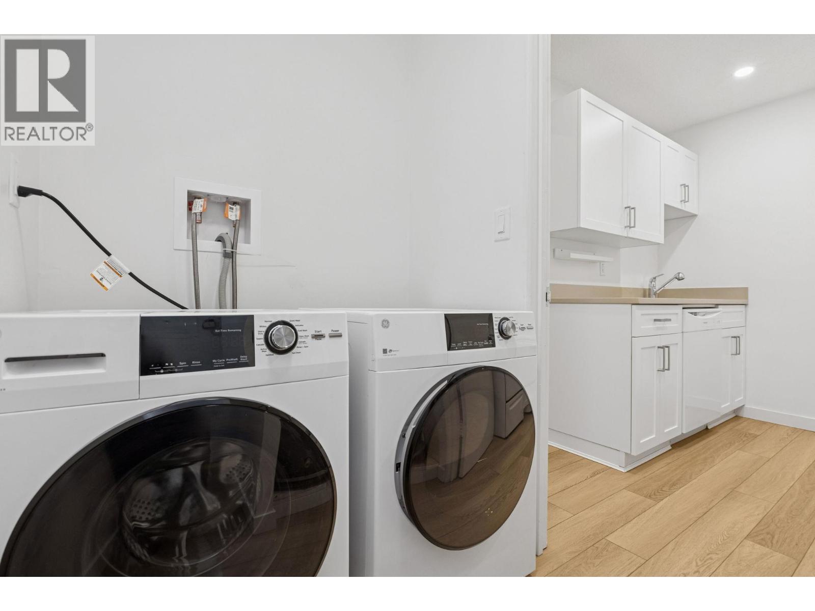 879 WESTVIEW CRESCENT, North Vancouver
