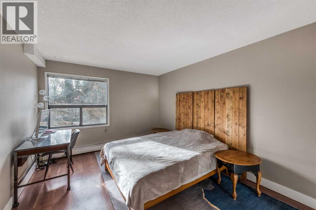 Single Family House for Sale in    Avenue SW Cliff Bungalow Calgary 