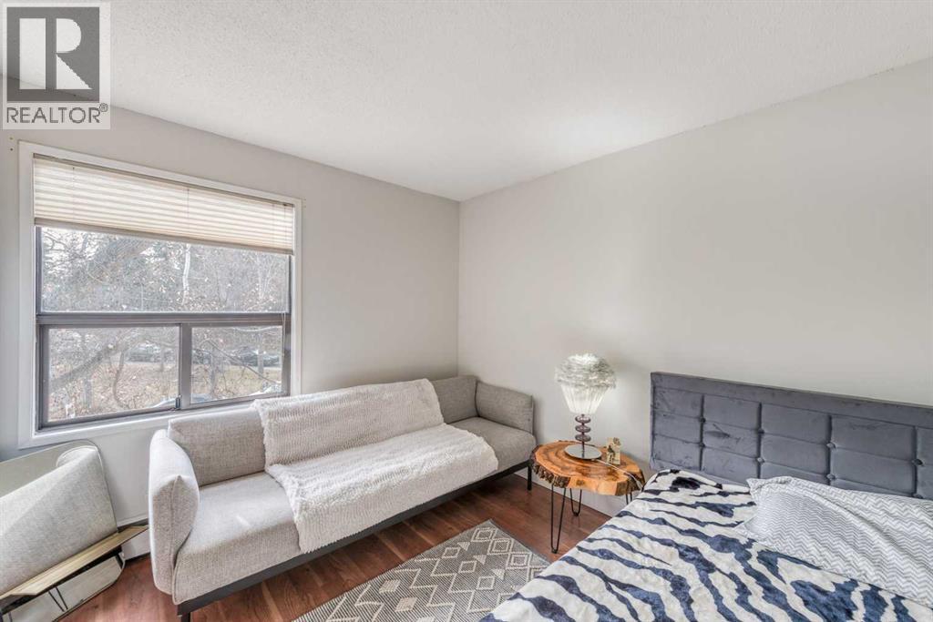 Single Family House for Sale in    Avenue SW Cliff Bungalow Calgary 