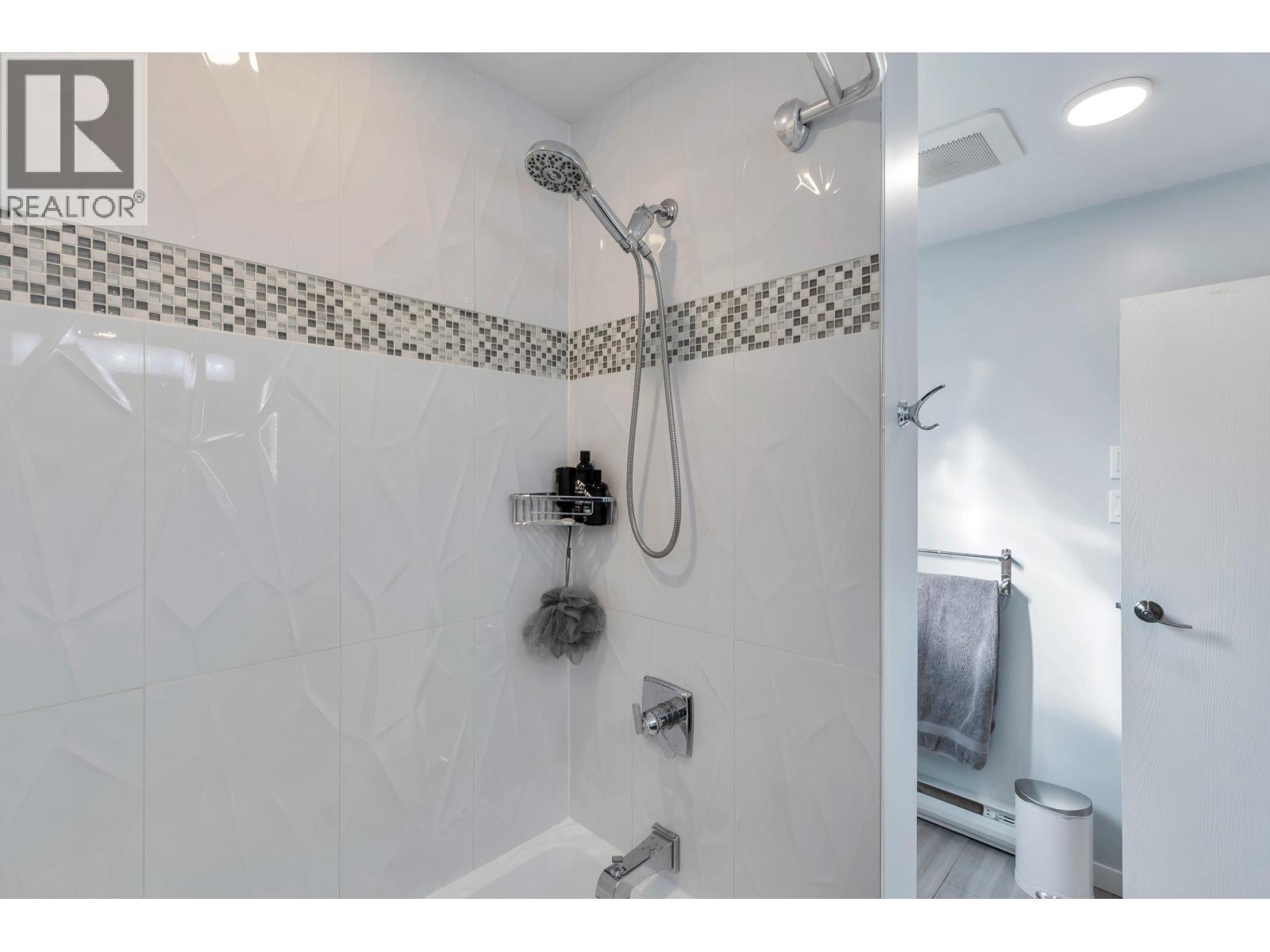 7 7300 LEDWAY ROAD, Richmond