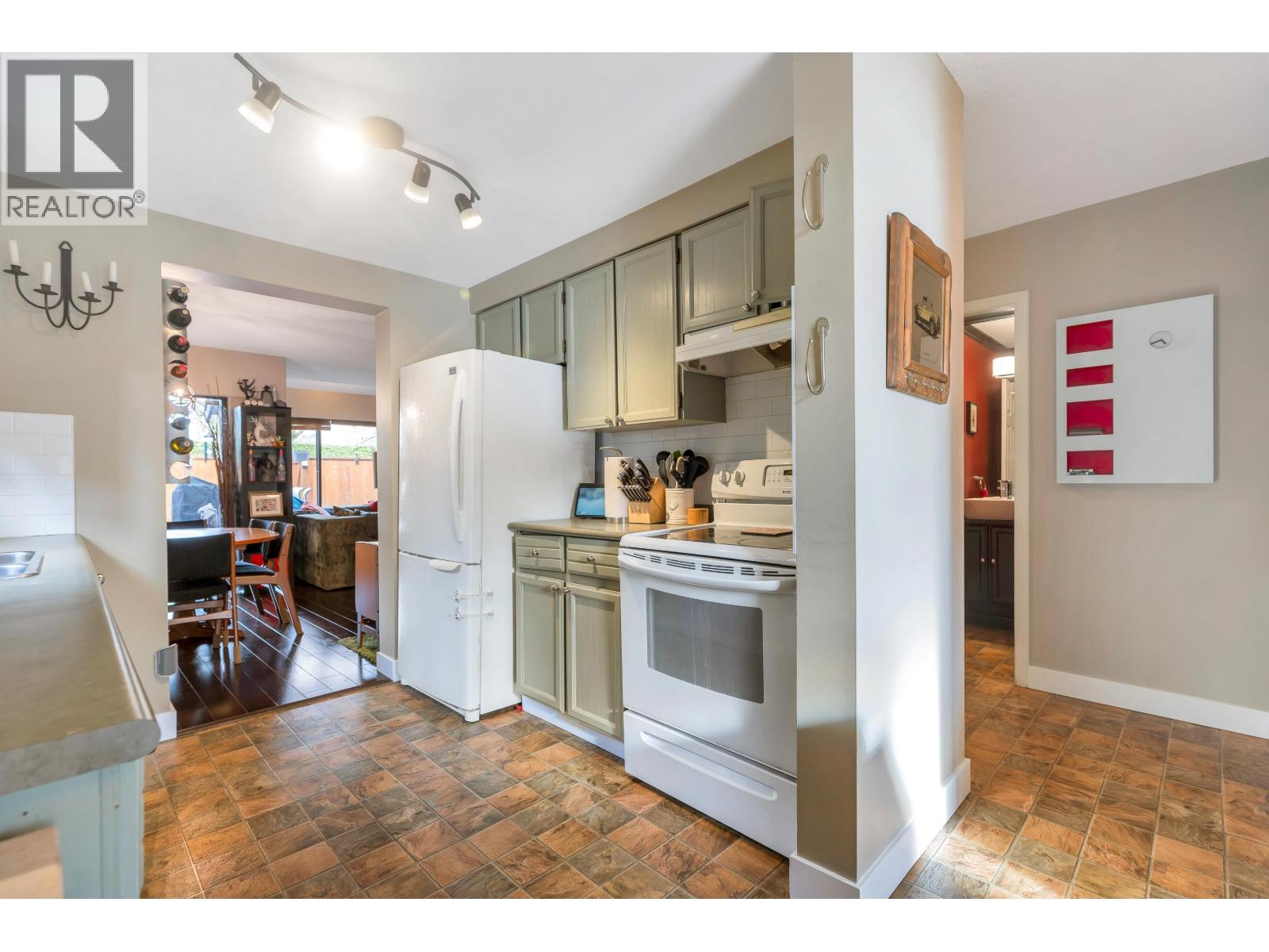 7 7300 LEDWAY ROAD, Richmond