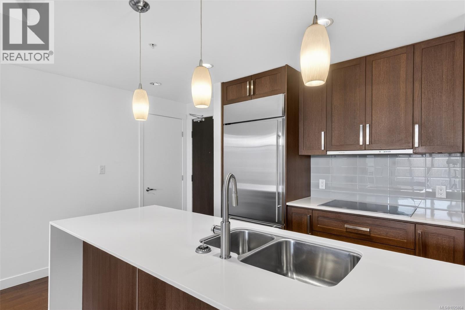 415 999 Burdett Avenue, Victoria