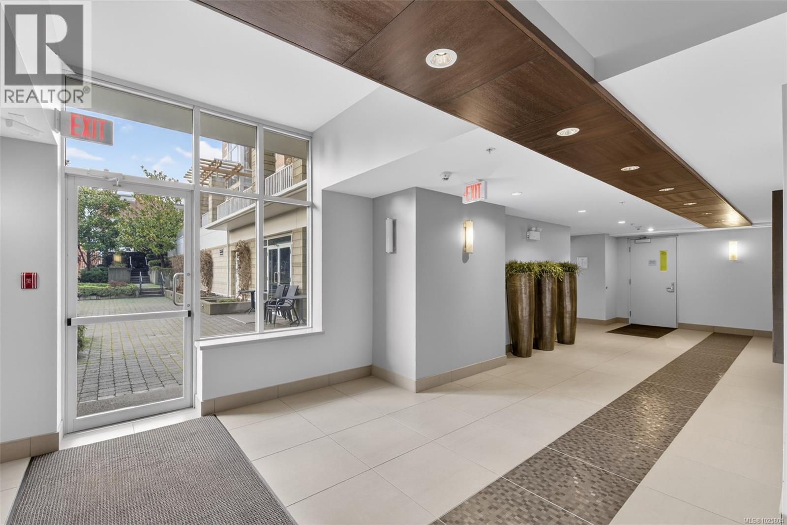 415 999 Burdett Avenue, Victoria