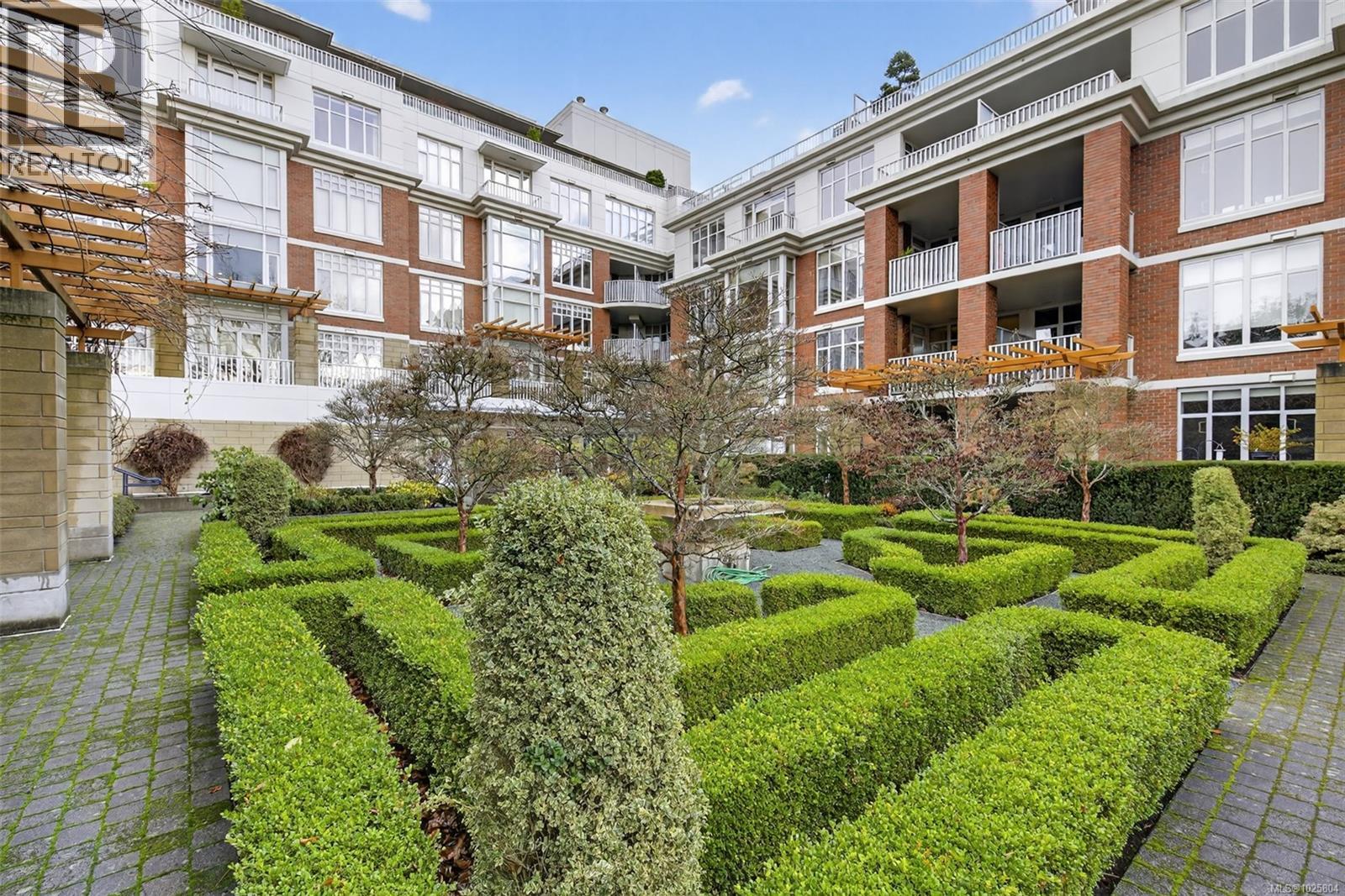 415 999 Burdett Avenue, Victoria