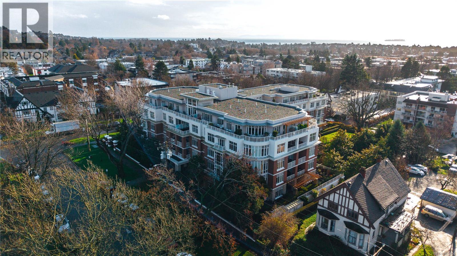 415 999 Burdett Avenue, Victoria