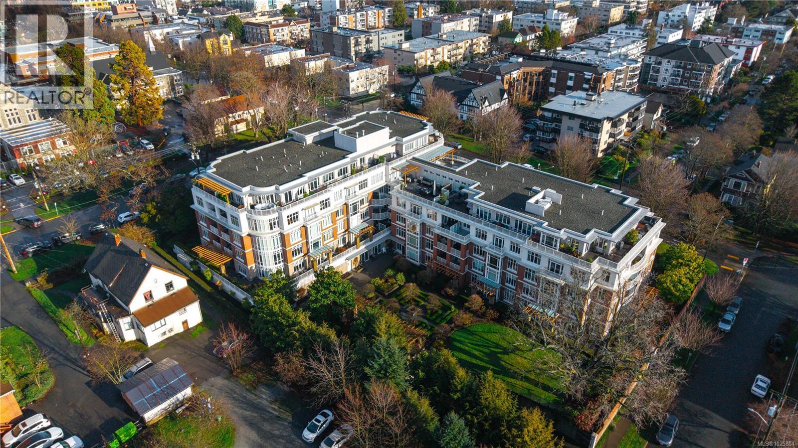 415 999 Burdett Avenue, Victoria