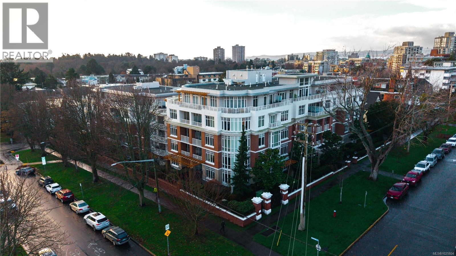 415 999 Burdett Avenue, Victoria