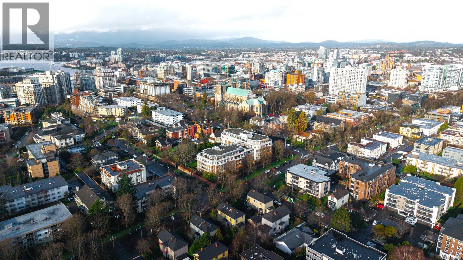 415 999 Burdett Avenue, Victoria