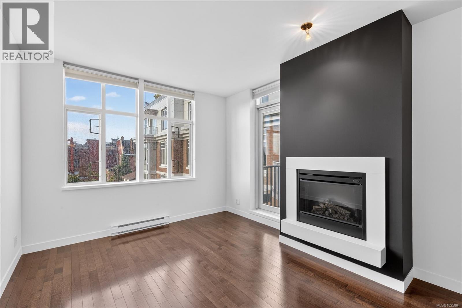 415 999 Burdett Avenue, Victoria