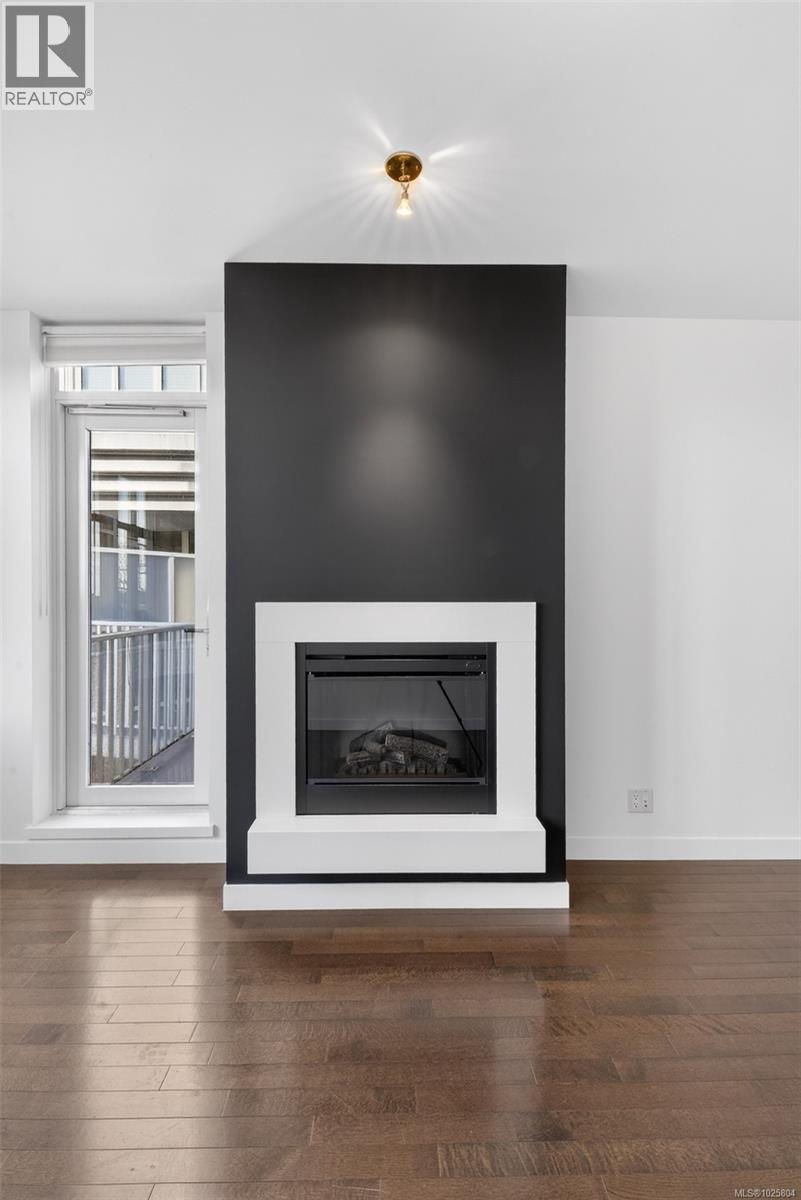 415 999 Burdett Avenue, Victoria