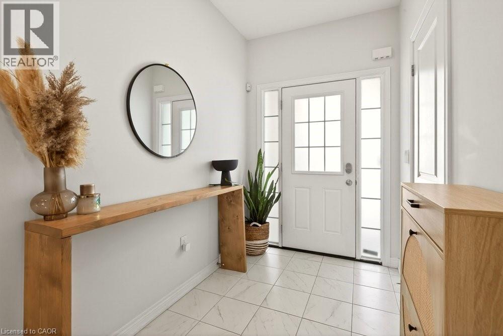 74 BOBOLINK Road - Photo 4 of 42, Hamilton, Ontario