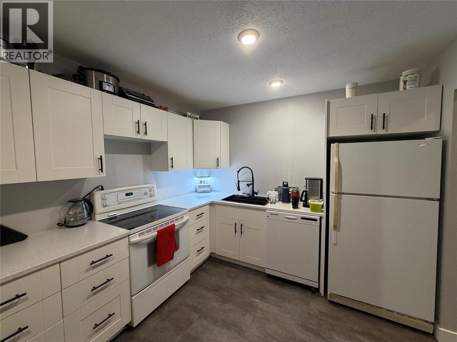 #42 1697 Greenfield Avenue - 4