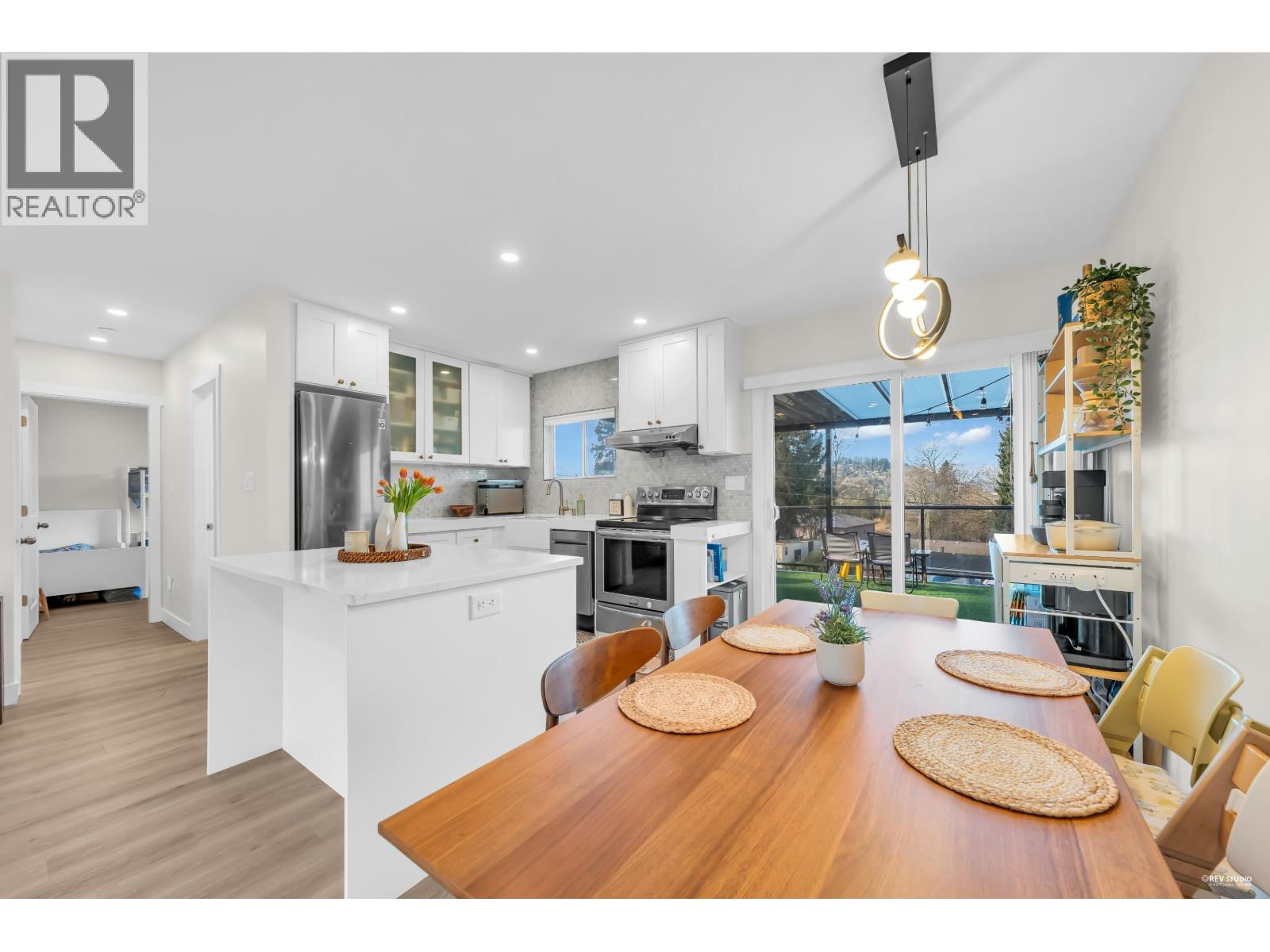 7247 BARNET ROAD, Burnaby