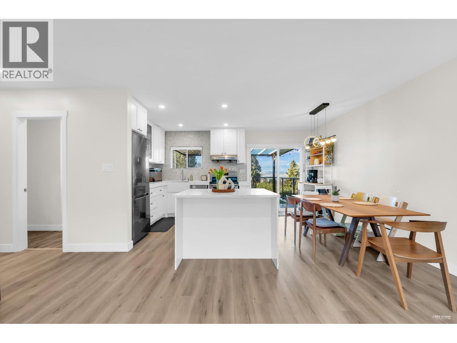 7247 BARNET ROAD, Burnaby