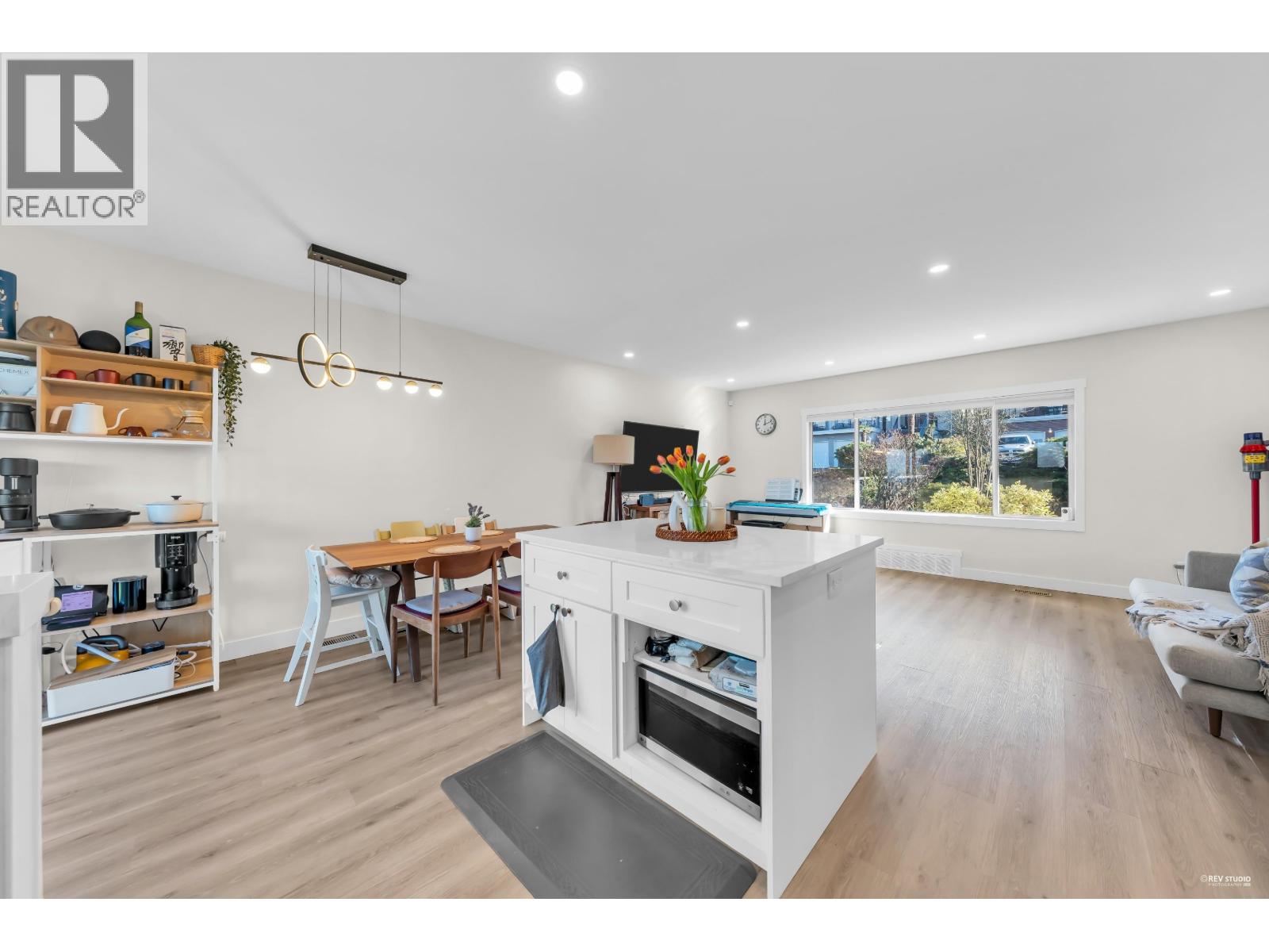 7247 BARNET ROAD, Burnaby