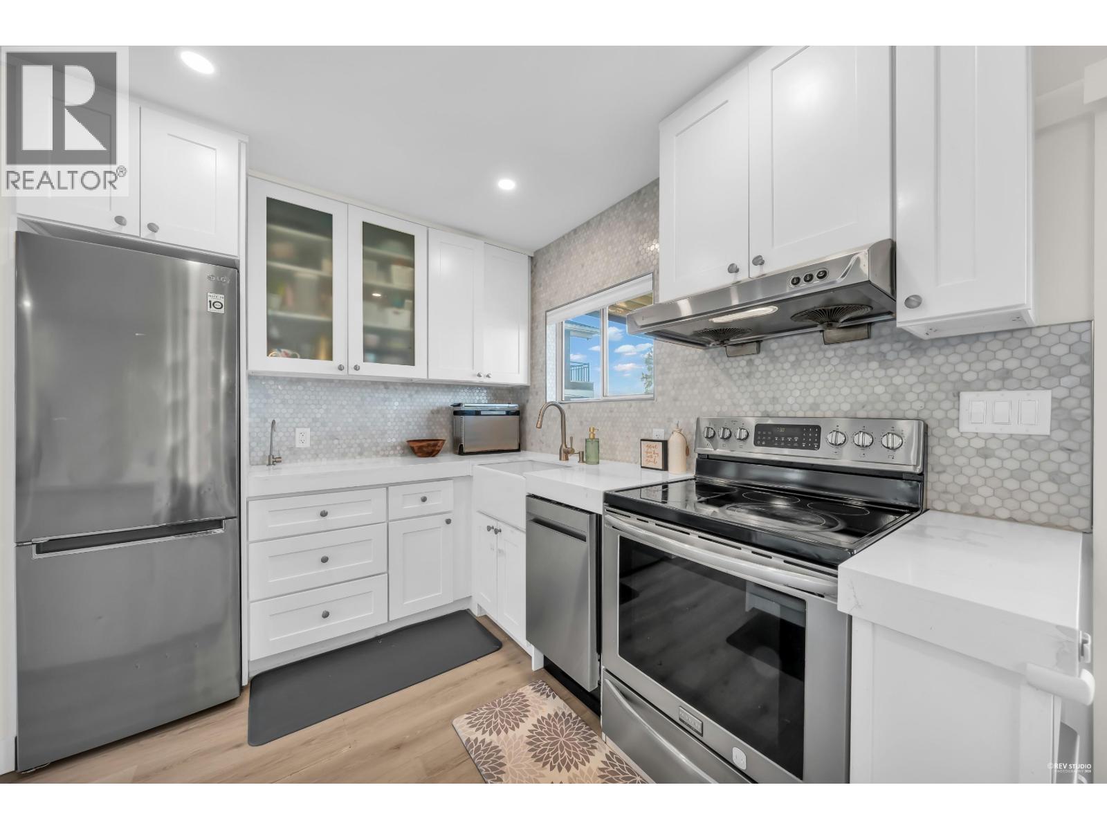 7247 BARNET ROAD, Burnaby