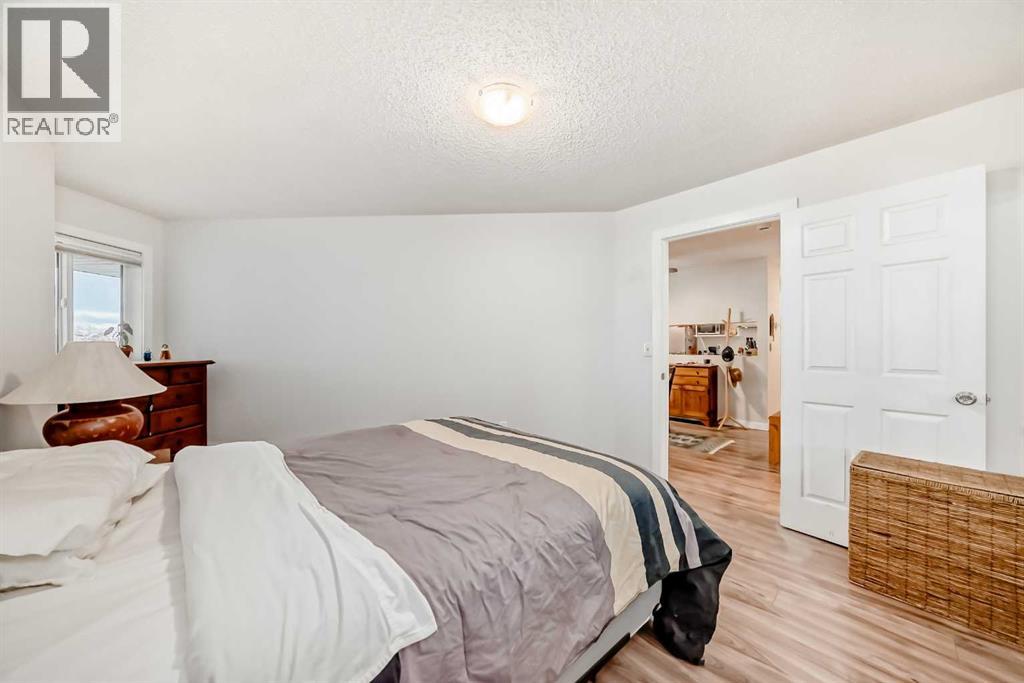 Single Family House for Sale in   Dover Point SE Dover Calgary 