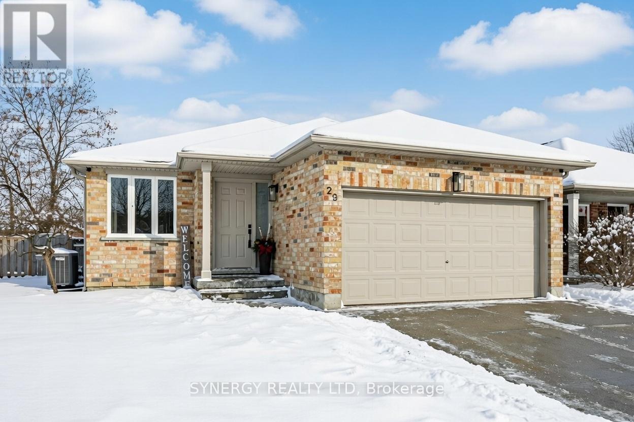 29 JUNIPER CRESCENT - Photo 2 of 31, Strathroy-Caradoc (SE), Ontario