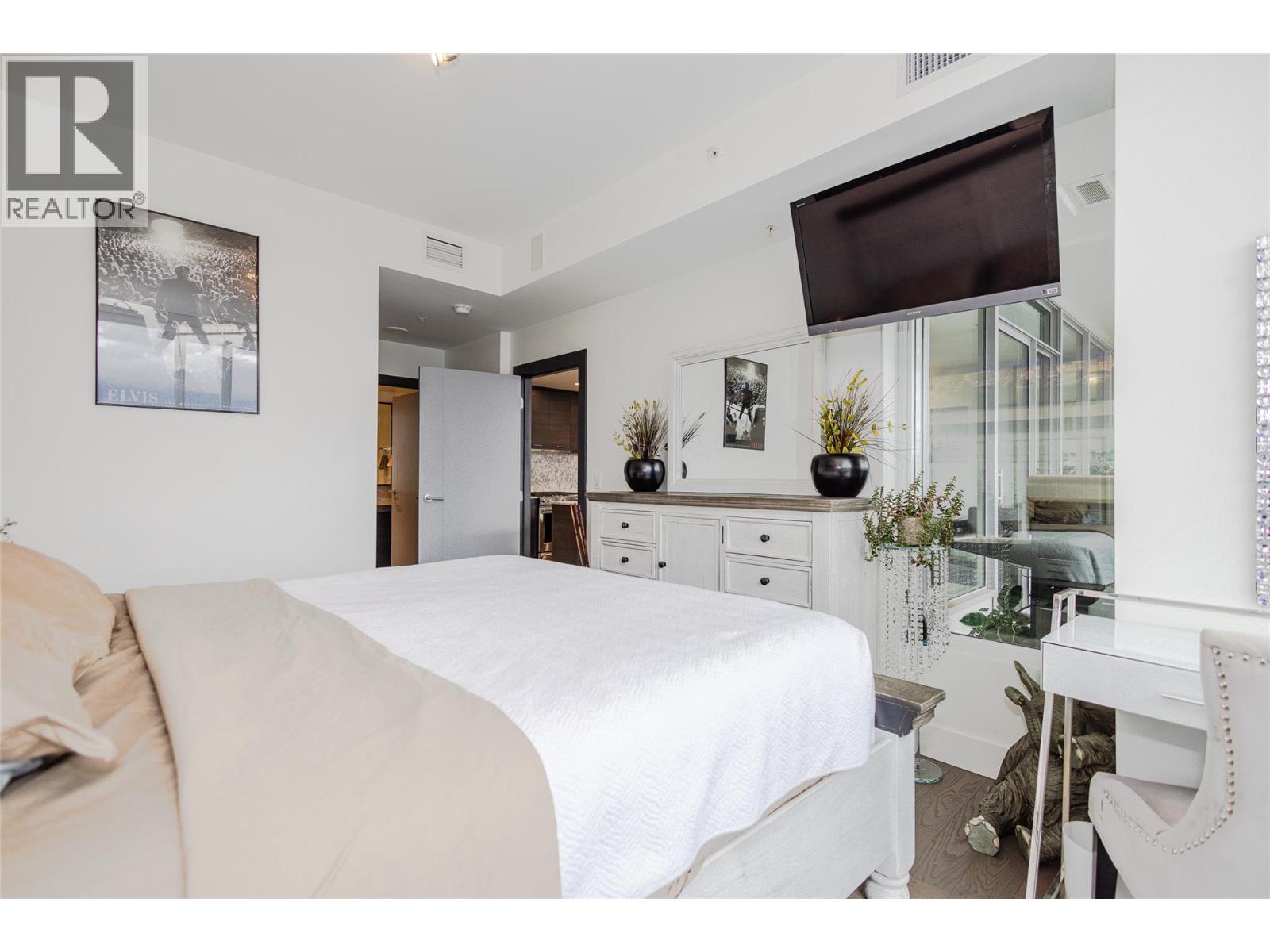 #1404 1191 SUNSET Drive - 18