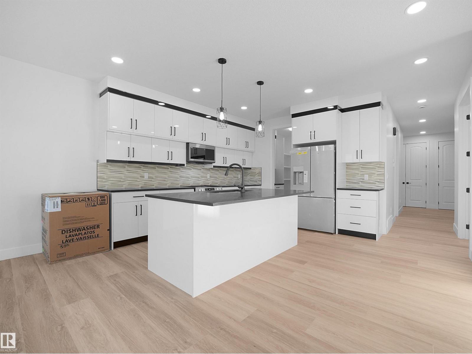 6907 169 AV NW, Edmonton