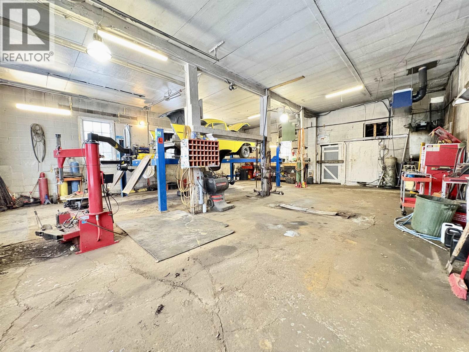 9922 HART HIGHWAY, Prince George