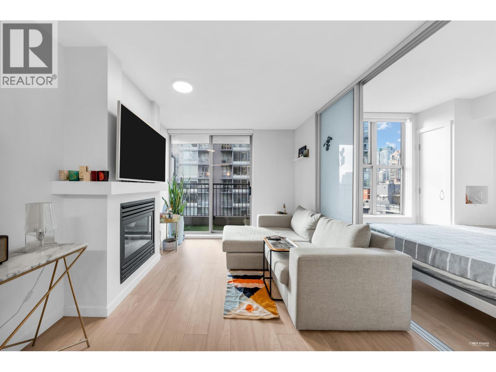 1001 989 RICHARDS Street - photo 2