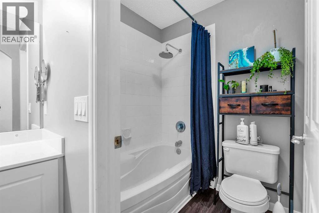 Single Family House for Sale in  Evansmeade Point NW Evanston Calgary 