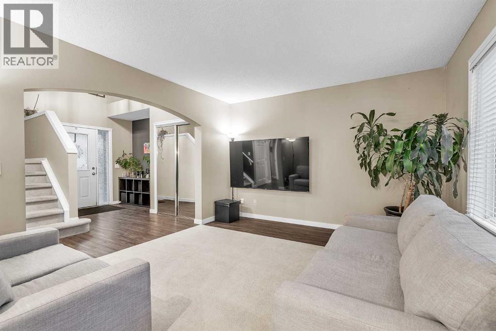 Single Family House for Sale in  Evansmeade Point NW Evanston Calgary 