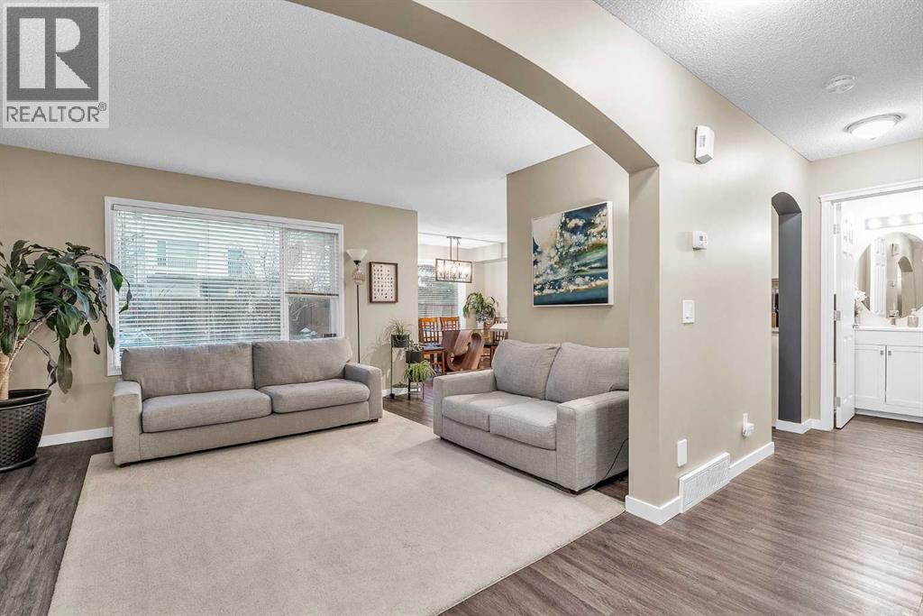 Single Family House for Sale in  Evansmeade Point NW Evanston Calgary 